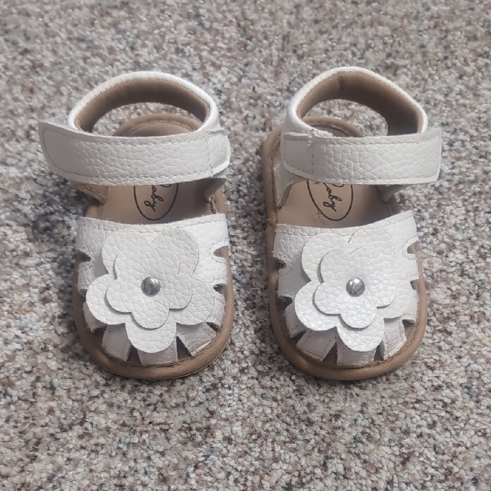 Adorable White Floral Kids Sandals